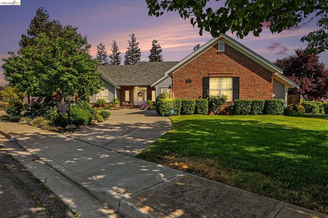 131 Loren Ln, Oakley, CA 94561