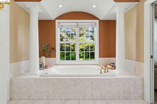 131 Loren Ln, Oakley, CA 94561