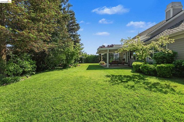 131 Loren Ln, Oakley, CA 94561