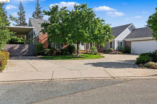 131 Loren Ln, Oakley, CA 94561