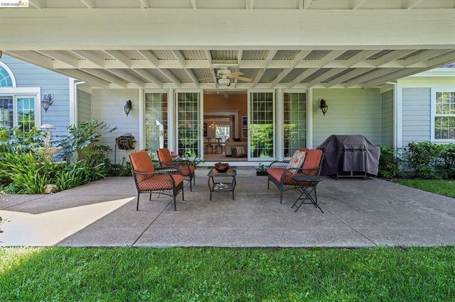 131 Loren Ln, Oakley, CA 94561