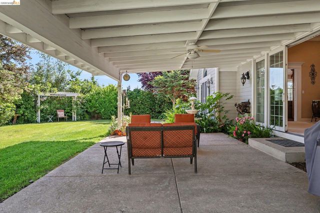 131 Loren Ln, Oakley, CA 94561