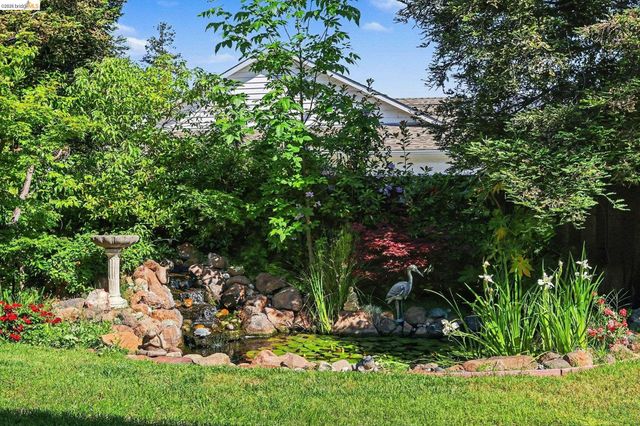 131 Loren Ln, Oakley, CA 94561