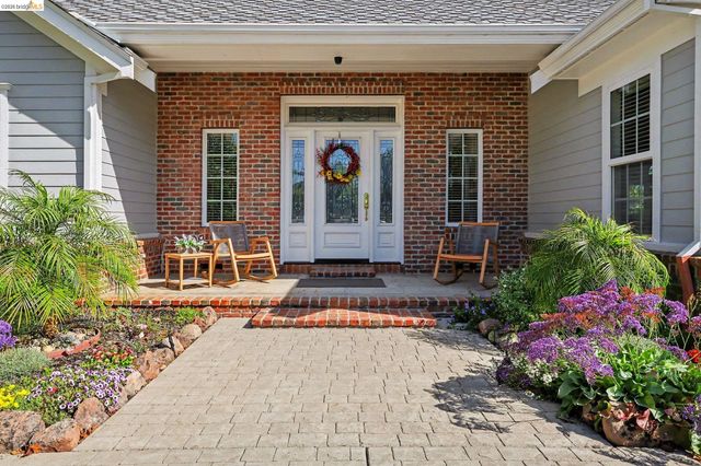 131 Loren Ln, Oakley, CA 94561