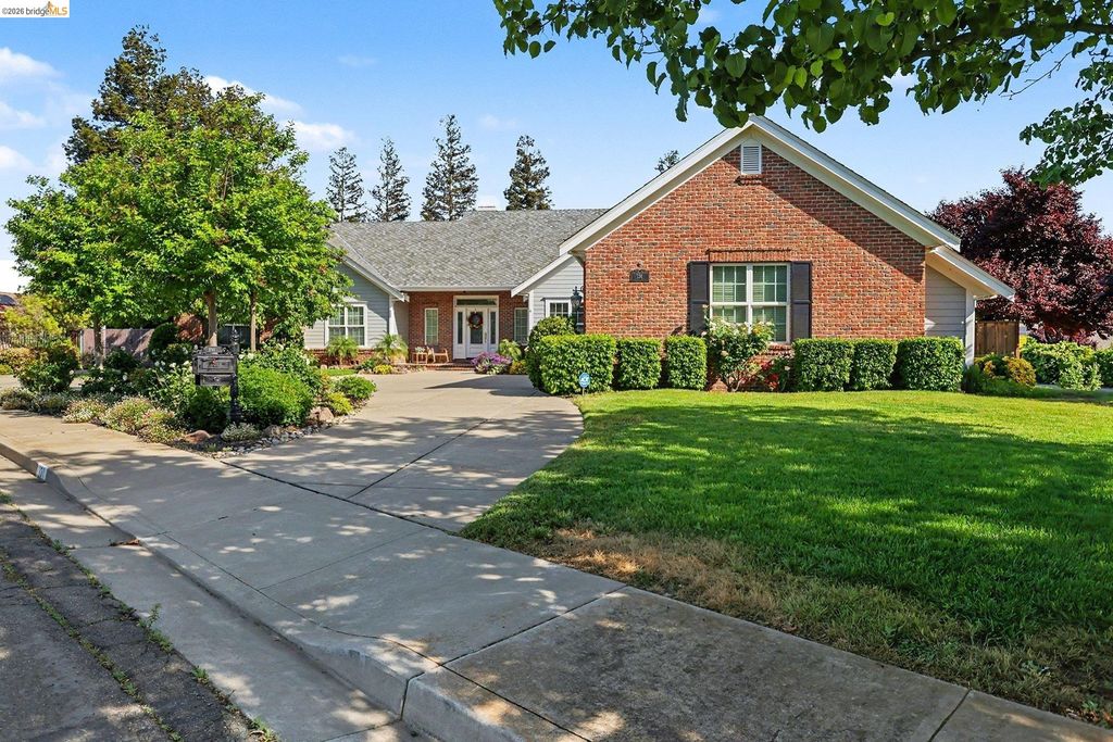 131 Loren Ln, Oakley, CA 94561