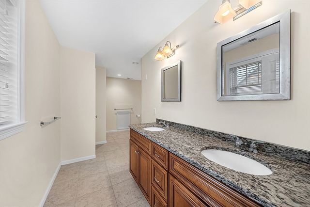 17 Russell Rd, Framingham, MA 01702