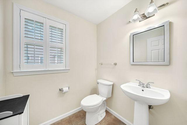 17 Russell Rd, Framingham, MA 01702