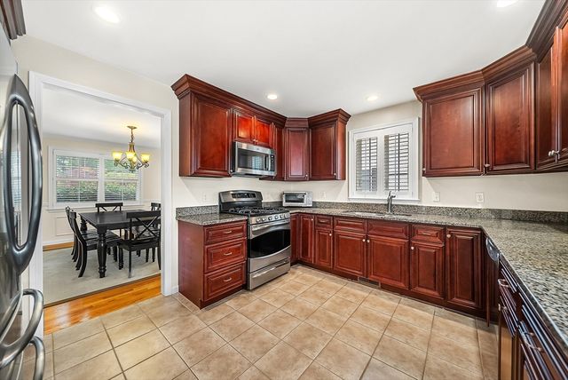 17 Russell Rd, Framingham, MA 01702