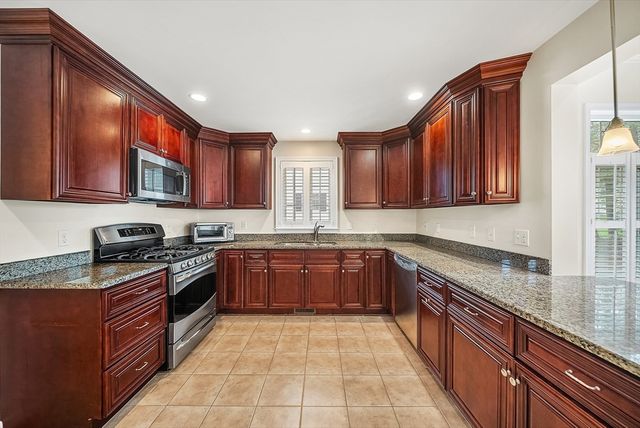 17 Russell Rd, Framingham, MA 01702