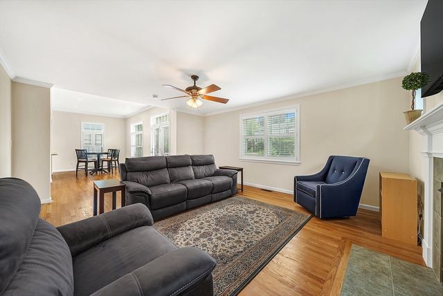 17 Russell Rd, Framingham, MA 01702