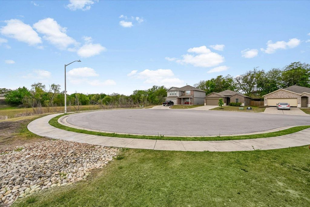 115 Cibolo Creek DR, Kyle, TX 78640