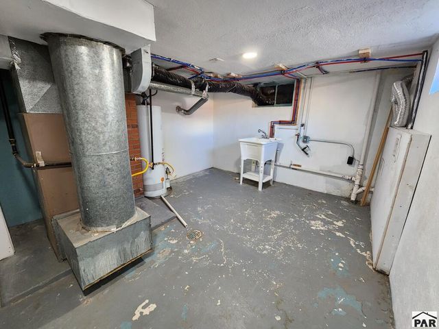 611 E Pitkin Ave, Pueblo, CO 81004