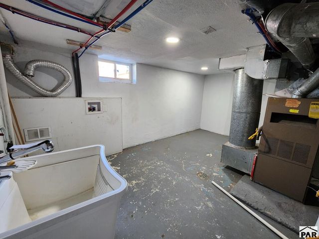 611 E Pitkin Ave, Pueblo, CO 81004