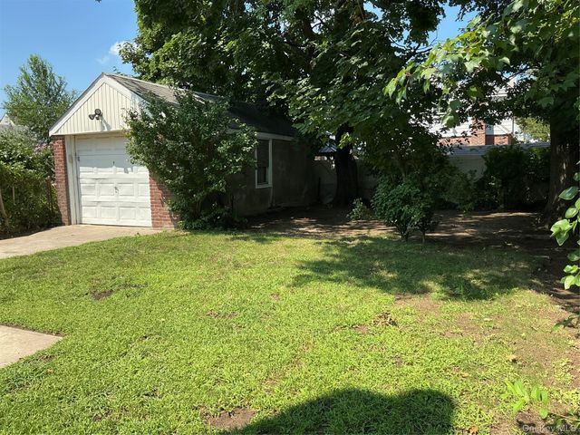 11824 236th Street, Cambria Heights, NY 11411