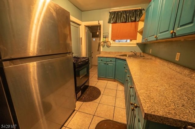 25 Goodwin Ave, Newark City, NJ 07112