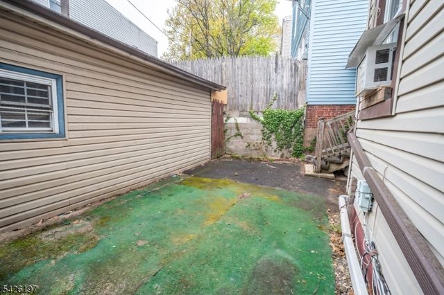 25 Goodwin Ave, Newark City, NJ 07112