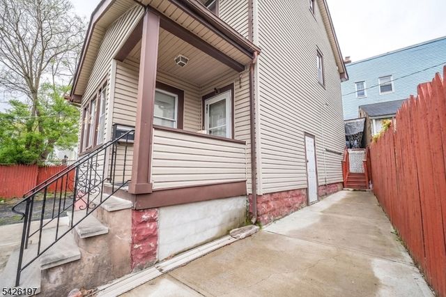 25 Goodwin Ave, Newark City, NJ 07112