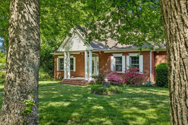 1019 Hilton Ln, Castalian Springs, TN 37031