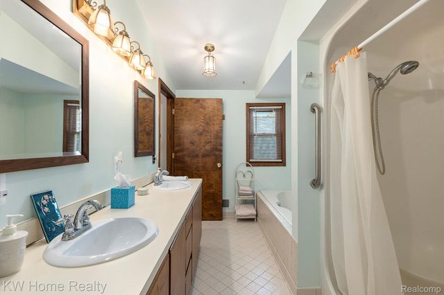 37881 Sunnybrook Street, Harrison Charter Township, MI 48045