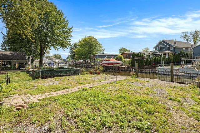 37881 Sunnybrook Street, Harrison Charter Township, MI 48045