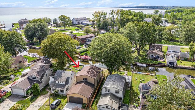 37881 Sunnybrook Street, Harrison Charter Township, MI 48045