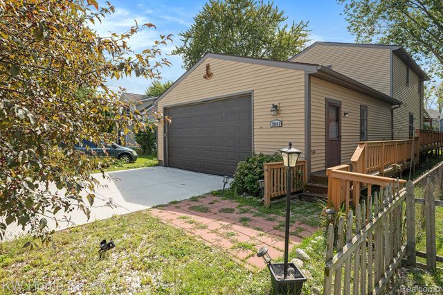 37881 Sunnybrook Street, Harrison Charter Township, MI 48045