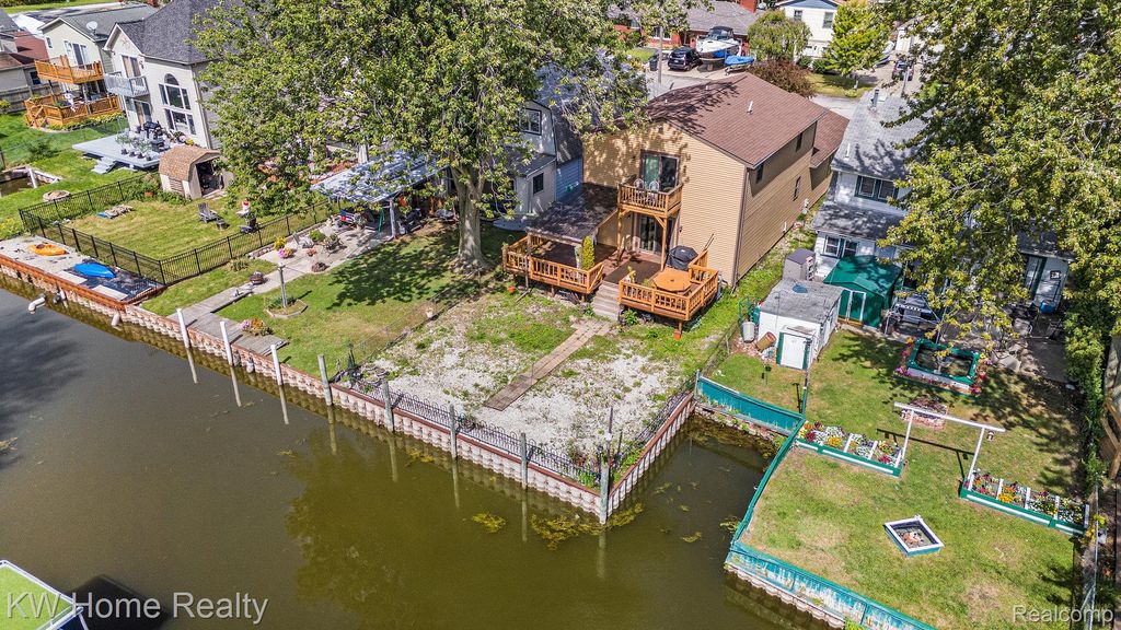 37881 Sunnybrook Street, Harrison Charter Township, MI 48045