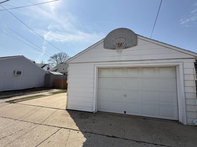 2566 S 64th STREET, Milwaukee, WI 53219