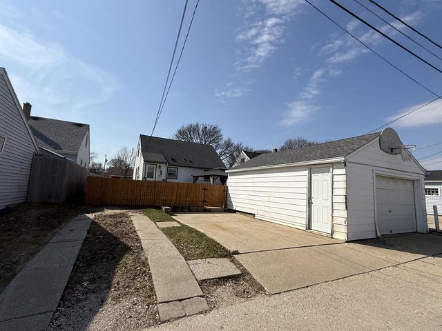 2566 S 64th STREET, Milwaukee, WI 53219