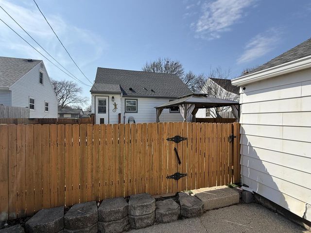 2566 S 64th STREET, Milwaukee, WI 53219
