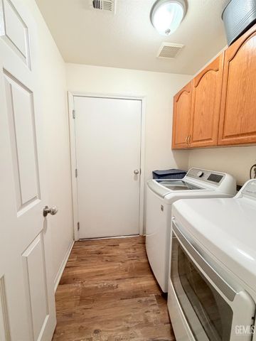 7415 Asseri Street, Bakersfield, CA 93313