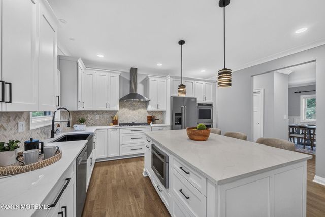 284 Middle Road, Holmdel, NJ 07733