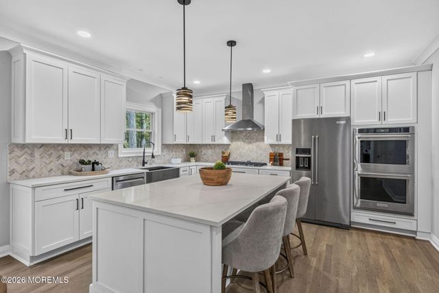 284 Middle Road, Holmdel, NJ 07733