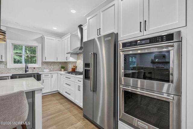 284 Middle Road, Holmdel, NJ 07733
