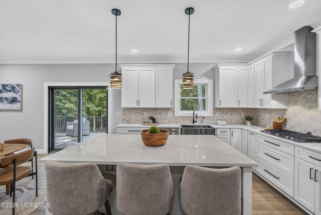 284 Middle Road, Holmdel, NJ 07733
