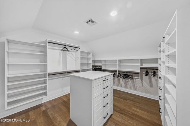 284 Middle Road, Holmdel, NJ 07733