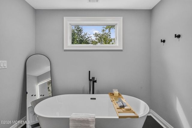 284 Middle Road, Holmdel, NJ 07733