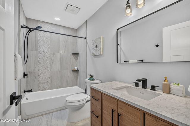 284 Middle Road, Holmdel, NJ 07733