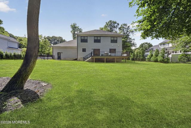284 Middle Road, Holmdel, NJ 07733