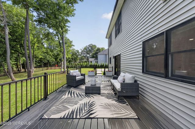 284 Middle Road, Holmdel, NJ 07733