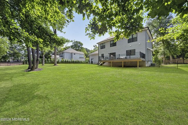 284 Middle Road, Holmdel, NJ 07733