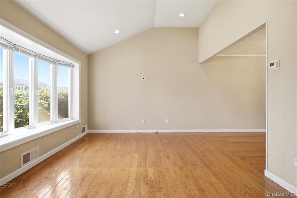 52 blanche, Plainview, NY 11803 — photo 5