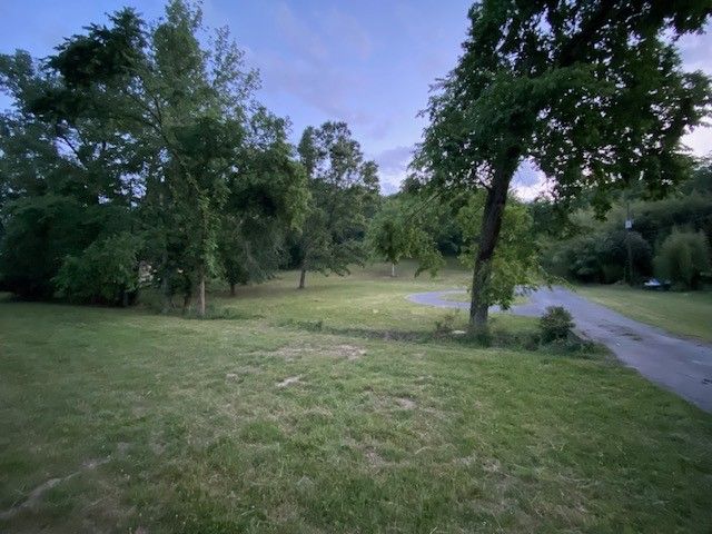 250 Hurt Rd, Hendersonville, TN 37075