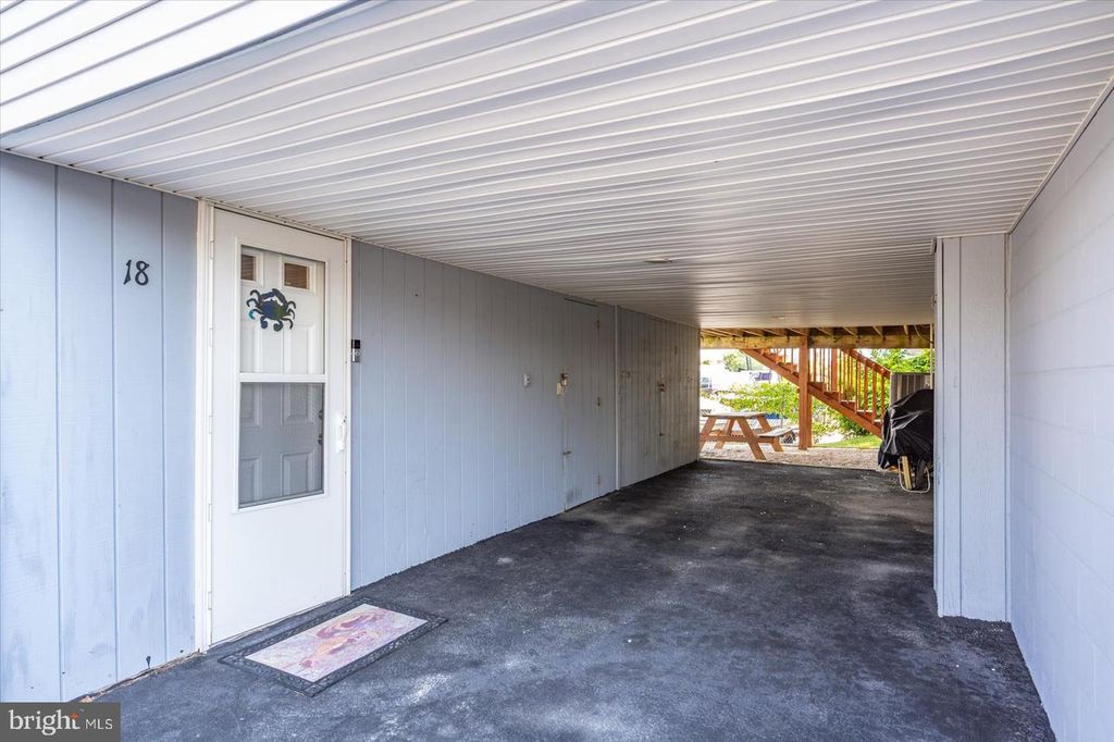 Image 32 of property listing at 722 ANCHOR CHAIN RD #18B, Ocean City, MD 21842