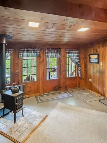 1 Mast Road, Lee, NH 03861