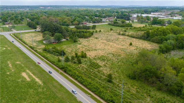 4847 W Wedington Drive, Fayetteville, AR 72704