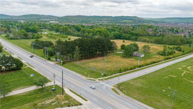 4847 W Wedington Drive, Fayetteville, AR 72704