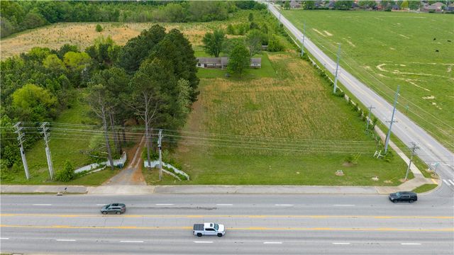 4847 W Wedington Drive, Fayetteville, AR 72704