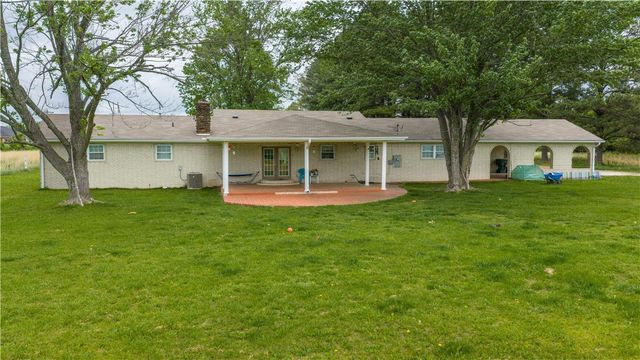 4847 W Wedington Drive, Fayetteville, AR 72704