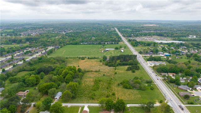 4847 W Wedington Drive, Fayetteville, AR 72704